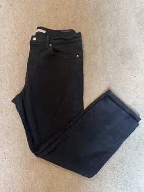 Levi’s Black Wedgie Straight Leg Jeans Size 32